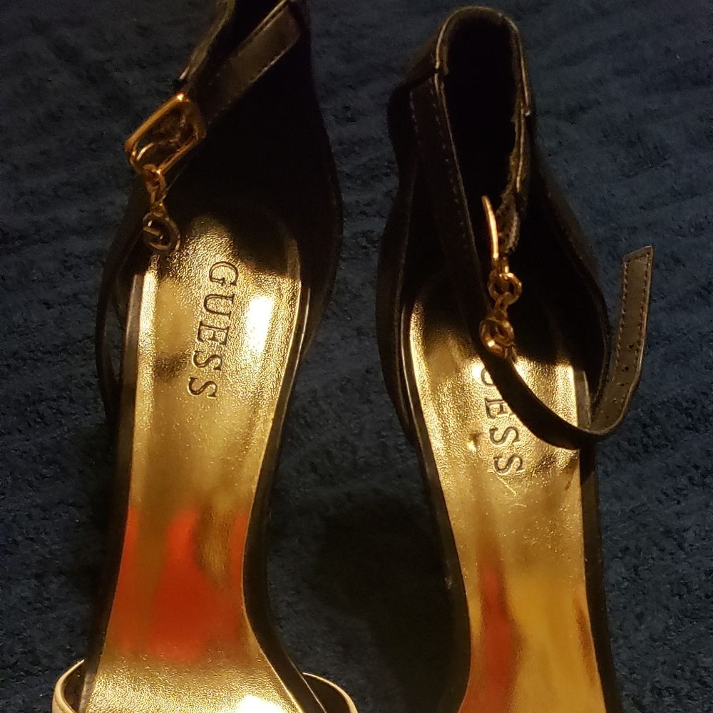Open toe pumps